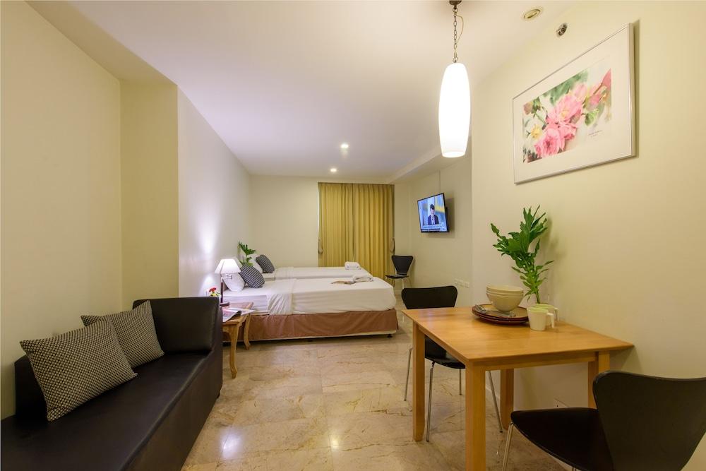 Sabai Sathorn Apartment *