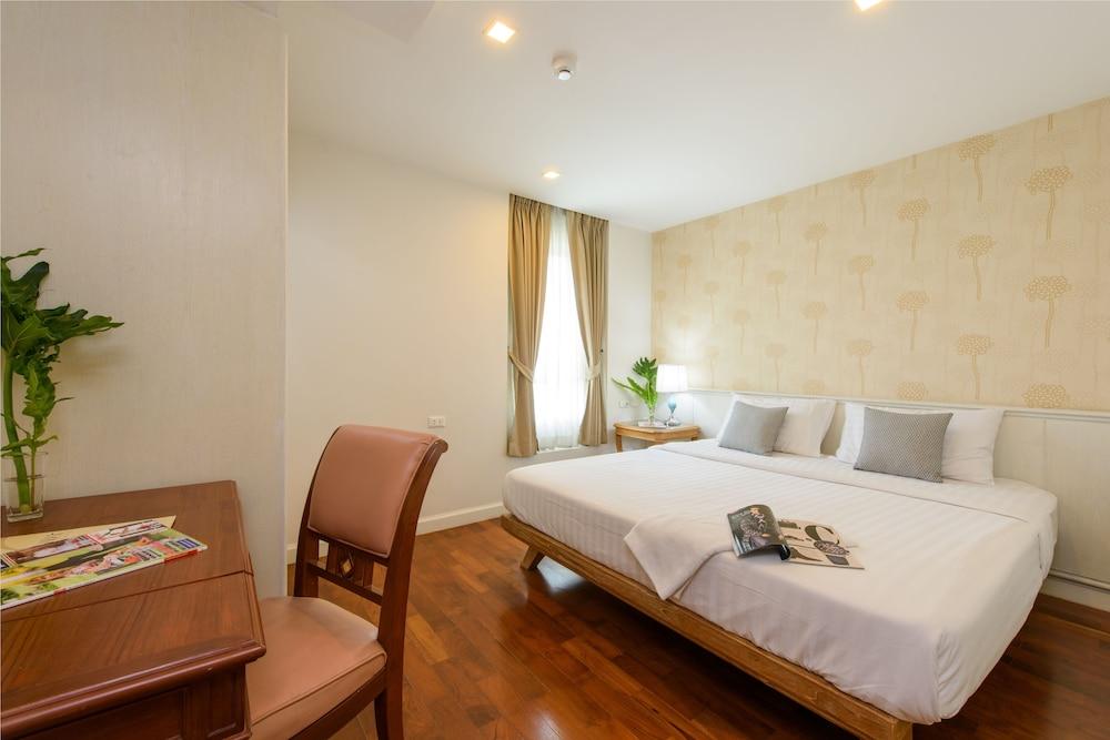 Sabai Sathorn Apartment *