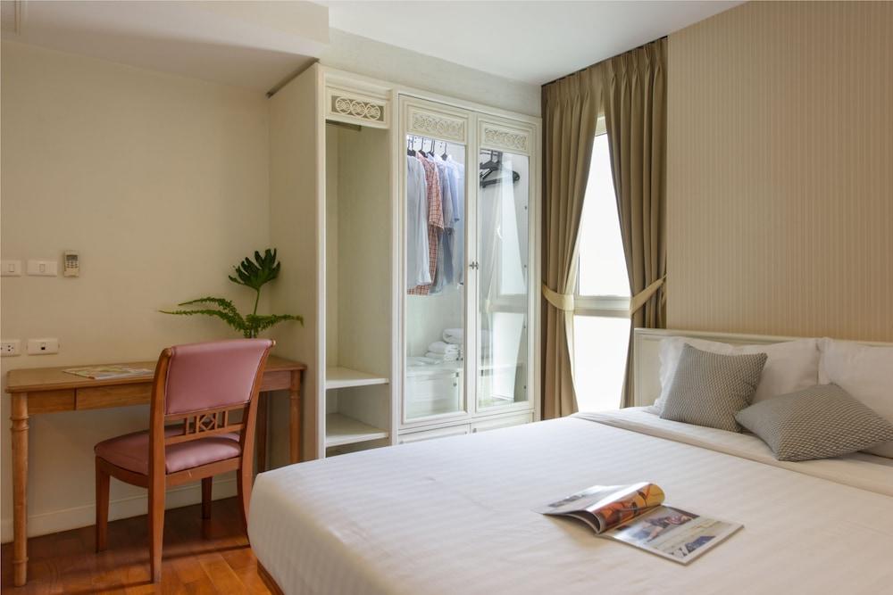 Sabai Sathorn Apartment
